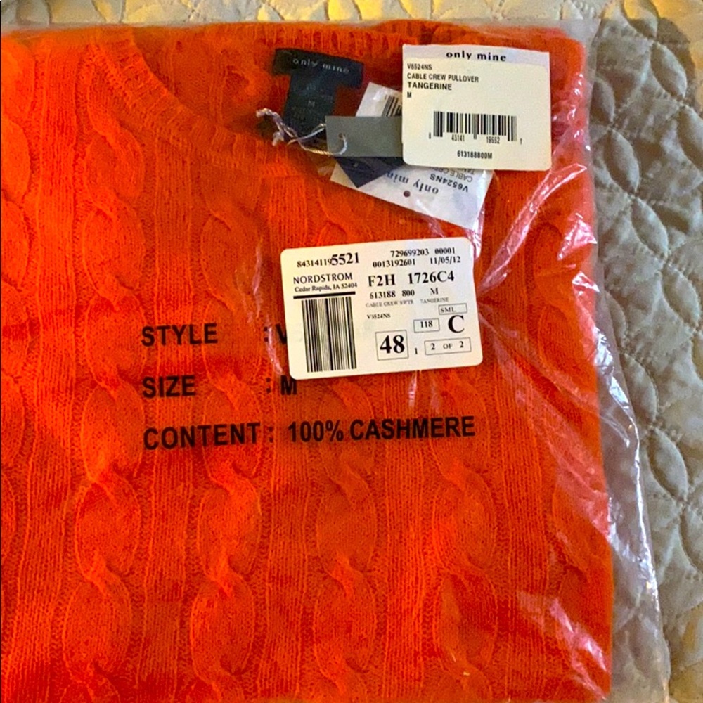 Beautiful tangerine cashmere sweater NWT